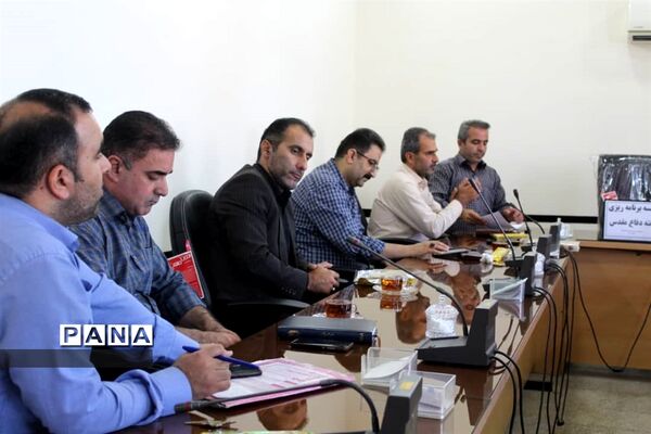 جلسه برنامه‌ریزی گرامیداشت هفته دفاع مقدس در محمود‌آباد