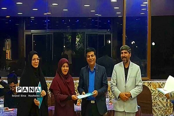 آیین تجلیل از فرهنگیان شرکت‌کننده در جشنواره معلمان هنرمند