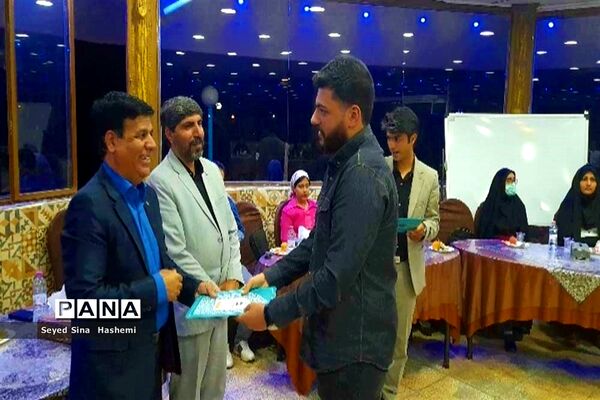 آیین تجلیل از فرهنگیان شرکت‌کننده در جشنواره معلمان هنرمند