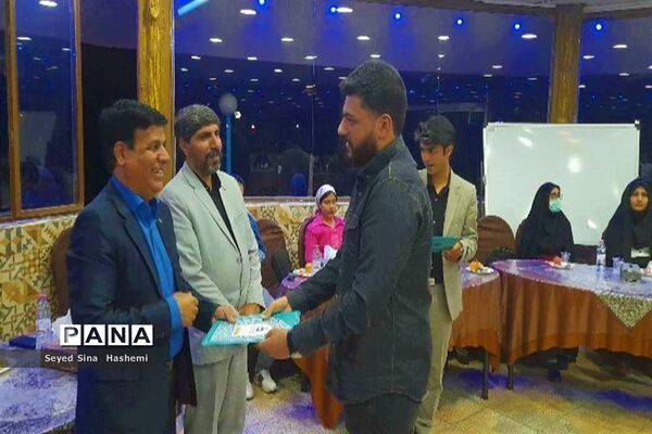 آیین تجلیل از فرهنگیان شرکت‌کننده در جشنواره معلمان هنرمند