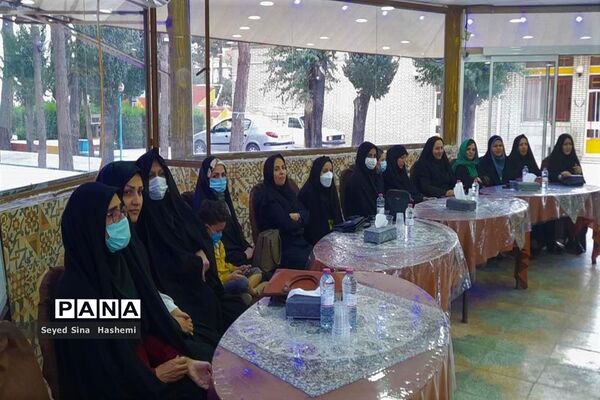 آیین تجلیل از فرهنگیان شرکت‌کننده در جشنواره معلمان هنرمند