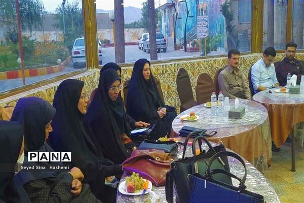آیین تجلیل از فرهنگیان شرکت‌کننده در جشنواره معلمان هنرمند