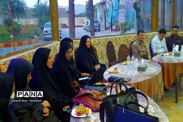 آیین تجلیل از فرهنگیان شرکت‌کننده در جشنواره معلمان هنرمند