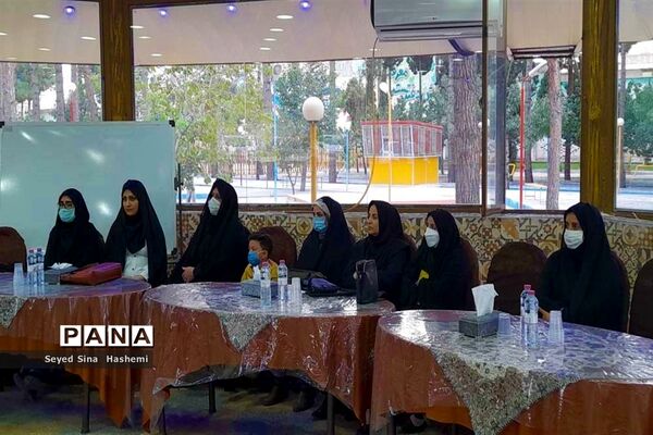 آیین تجلیل از فرهنگیان شرکت‌کننده در جشنواره معلمان هنرمند