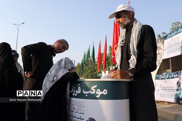 موکب فرزندان حاج‌قاسم در مسیر نجف به کربلا