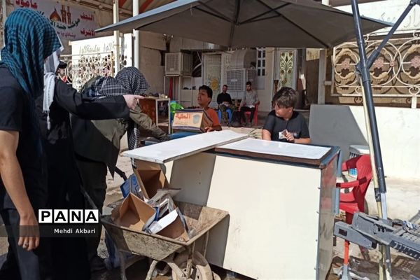 عاشقان حسینی در مسیر شهرنجف به کربلا