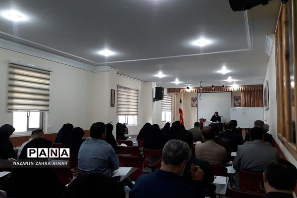 جلسه گفتمان‌سازی سند تحول در اداره آموزش و پرورش رودهن