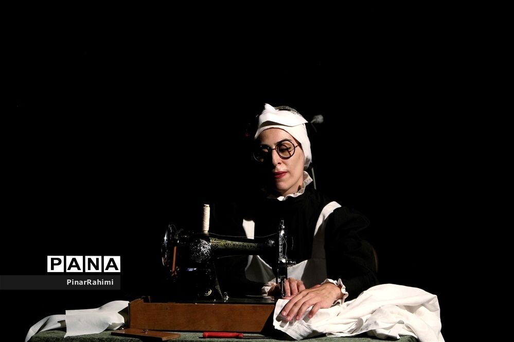 نمایش «‌پاپن‌ها» در صحنه