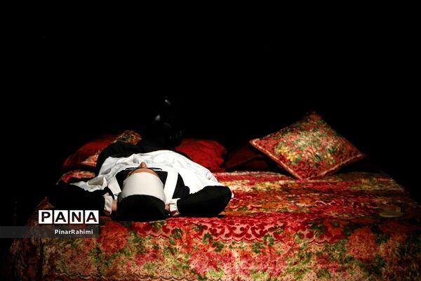 نمایش «‌پاپن‌ها» در صحنه