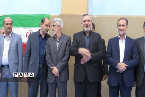 افتتاح سالن ورزشی دبیرستان استعدادهای درخشان شهید باهنر سه با حضور معاون اجرایی رئیس‌جمهوری در البرز