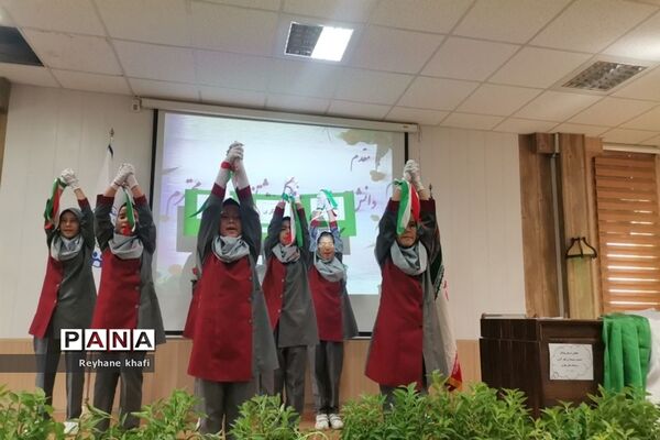 مراسم تقدیر از مربیان و دانش‌آموزان‌ برگزیده شهرستان پاکدشت