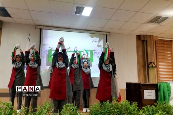 مراسم تقدیر از مربیان و دانش‌آموزان‌ برگزیده شهرستان پاکدشت