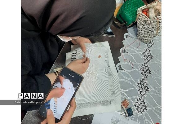 احیای هنر خامه‌دوزی سیستان به دست بانوان قرچکی