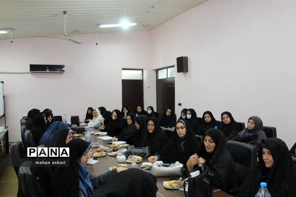 نشست مدیران مدارس در گلوگاه