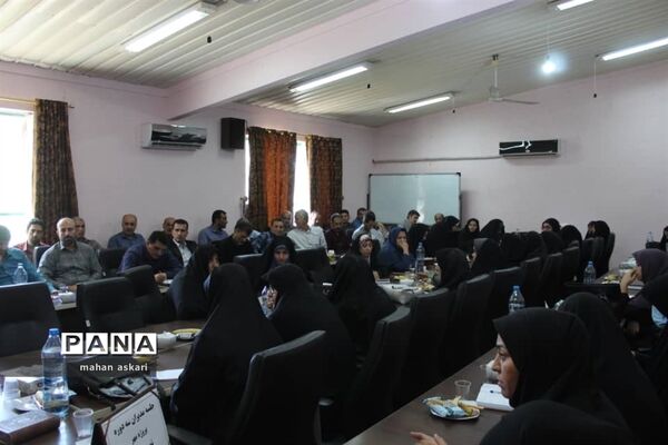 نشست مدیران مدارس در گلوگاه