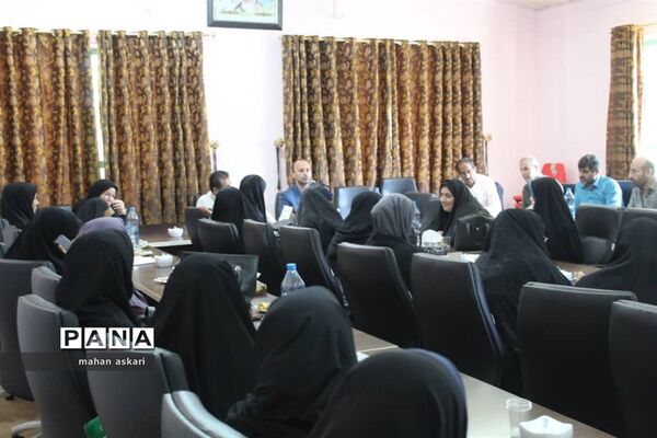 نشست مدیران مدارس در گلوگاه