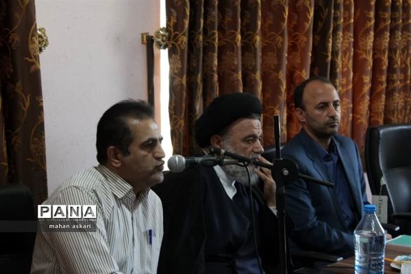 نشست مدیران مدارس در گلوگاه