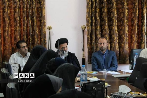 نشست مدیران مدارس در گلوگاه