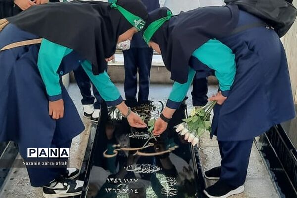 حرکت نمادین دانش‌آموزان رودهن از پیاده‌روی اربعین