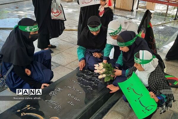 حرکت نمادین دانش‌آموزان رودهن از پیاده‌روی اربعین