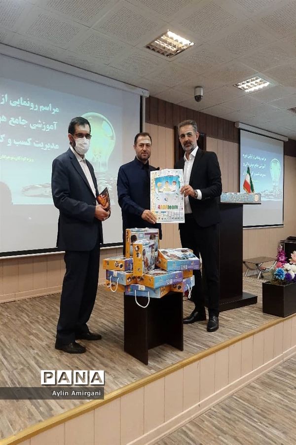 تجلیل از فارغ‌التحصیلان پژوهش‌سرای جابربن حیان منطقه 2