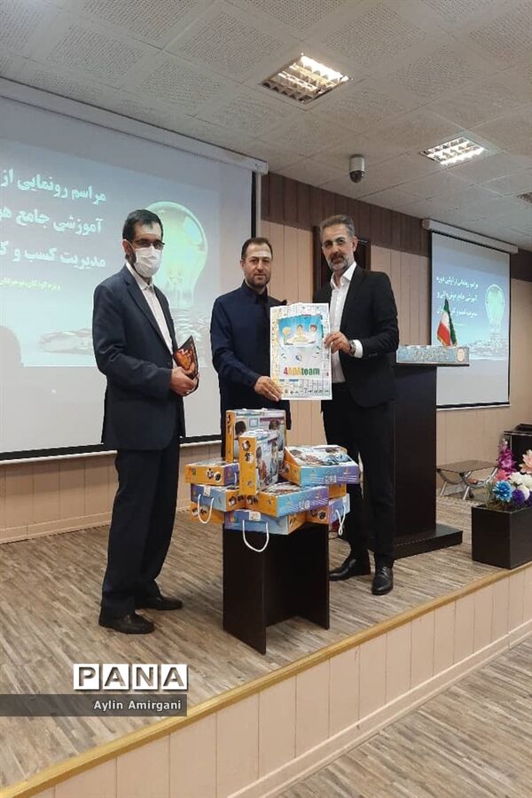 تجلیل از فارغ‌التحصیلان پژوهش‌سرای جابربن حیان منطقه 2