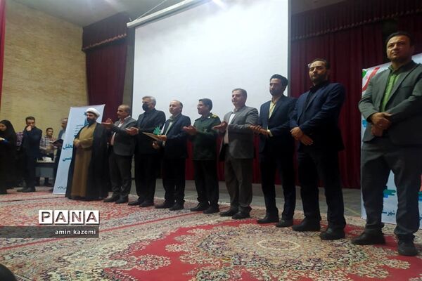 مراسم تجلیل از برگزیدگان هشتمین جشنواره ستارگان علمی در داراب استان فارس