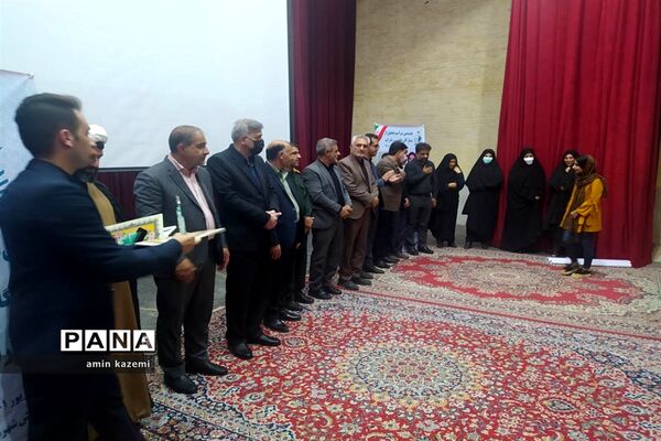 مراسم تجلیل از برگزیدگان هشتمین جشنواره ستارگان علمی در داراب استان فارس