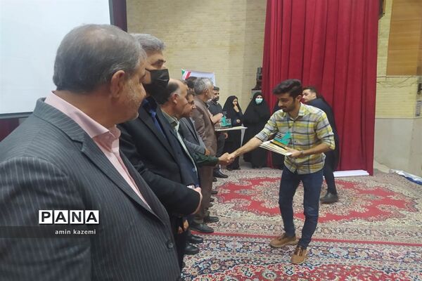 مراسم تجلیل از برگزیدگان هشتمین جشنواره ستارگان علمی در داراب استان فارس