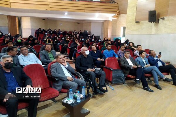 مراسم تجلیل از برگزیدگان هشتمین جشنواره ستارگان علمی در داراب استان فارس