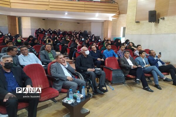 مراسم تجلیل از برگزیدگان هشتمین جشنواره ستارگان علمی در داراب استان فارس