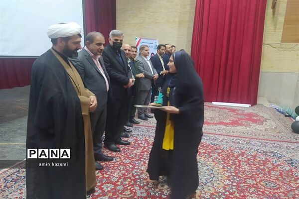 مراسم تجلیل از برگزیدگان هشتمین جشنواره ستارگان علمی در داراب استان فارس