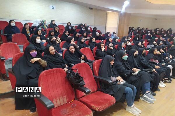 مراسم تجلیل از برگزیدگان هشتمین جشنواره ستارگان علمی در داراب استان فارس