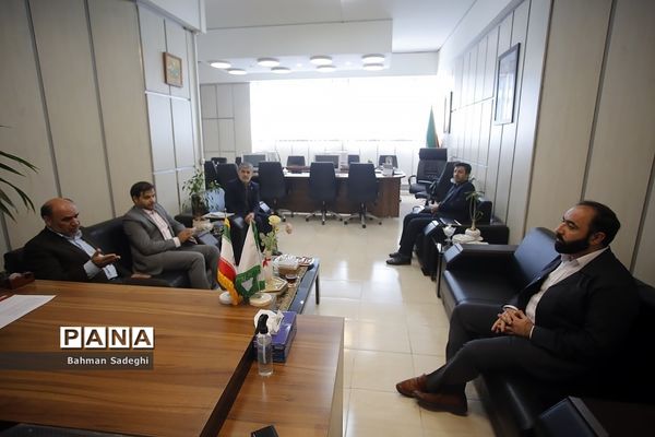 جلسه سازمان دانش‌آموزی و کمیته امداد امام خمینی با موضوع «شور عاطفه‌ها»