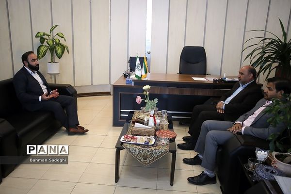 جلسه سازمان دانش‌آموزی و کمیته امداد امام خمینی با موضوع «شور عاطفه‌ها»