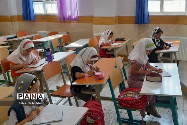 اجرای برنامه‌های اوقات فراغت پایگاه‌های تابستانی در ناحیه دو بهارستان