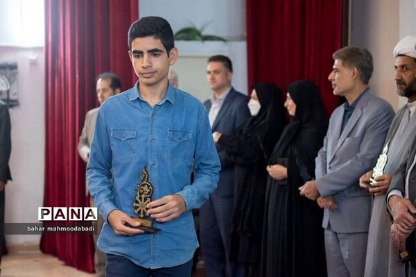 آیین تجلیل از افتخارآفرینان کنکور ۱۴۰۱ دانش‌آموزان مدارس استعدادهای درخشان(سمپاد) استان کرمانشاه