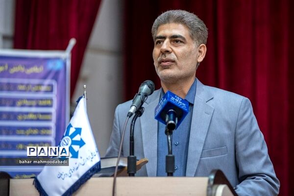 آیین تجلیل از افتخارآفرینان کنکور ۱۴۰۱ دانش‌آموزان مدارس استعدادهای درخشان(سمپاد) استان کرمانشاه