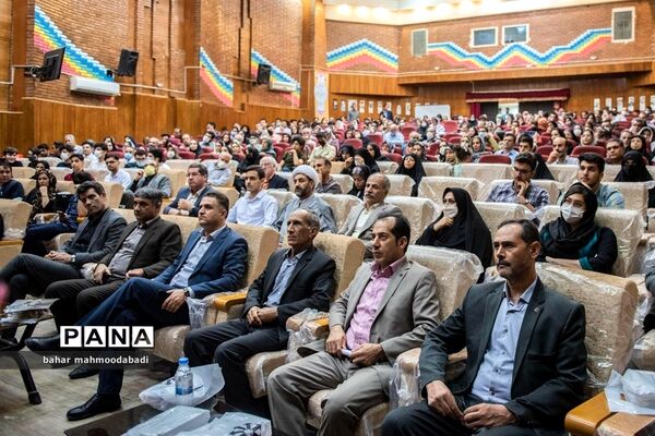 آیین تجلیل از افتخارآفرینان کنکور ۱۴۰۱ دانش‌آموزان مدارس استعدادهای درخشان(سمپاد) استان کرمانشاه