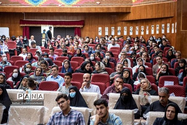 آیین تجلیل از افتخارآفرینان کنکور ۱۴۰۱ دانش‌آموزان مدارس استعدادهای درخشان(سمپاد) استان کرمانشاه