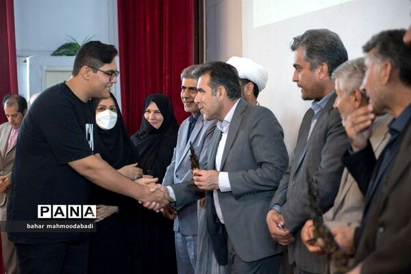 آیین تجلیل از افتخارآفرینان کنکور ۱۴۰۱ دانش‌آموزان مدارس استعدادهای درخشان(سمپاد) استان کرمانشاه