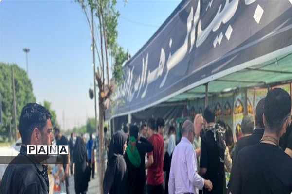 میزبانی مردم اندیمشک از زوار اربعین حسینی