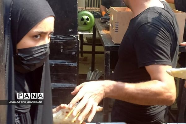 پذیرایی کریمانه مردم عراق از زائران اربعین