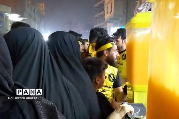 پذیرایی کریمانه مردم عراق از زائران اربعین