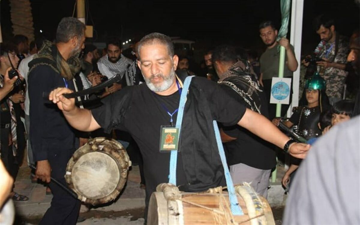 اشاعه فرهنگ عاشورایی و نواختن موسیقی حزن‌انگیز عاشورا با سنج و دمام آبادانی