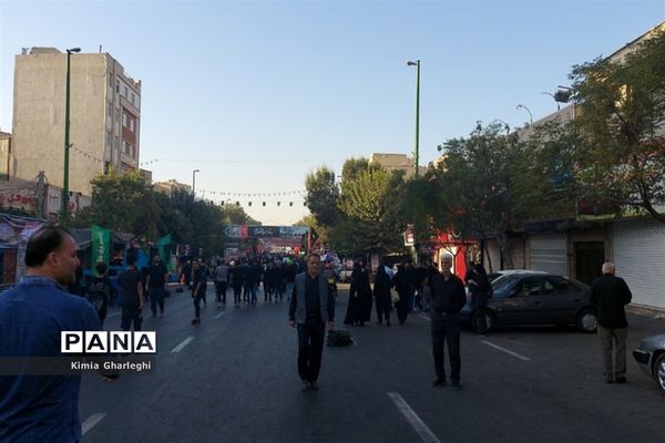 راهپیمایی جاماندگان اربعین حسینی از مسجد جامع شهرستان قرچک به سمت حرم حضرت عبدالعظیم حسنی