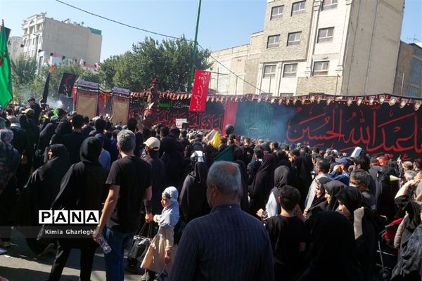 راهپیمایی جاماندگان اربعین حسینی از مسجد جامع شهرستان قرچک به سمت حرم حضرت عبدالعظیم حسنی