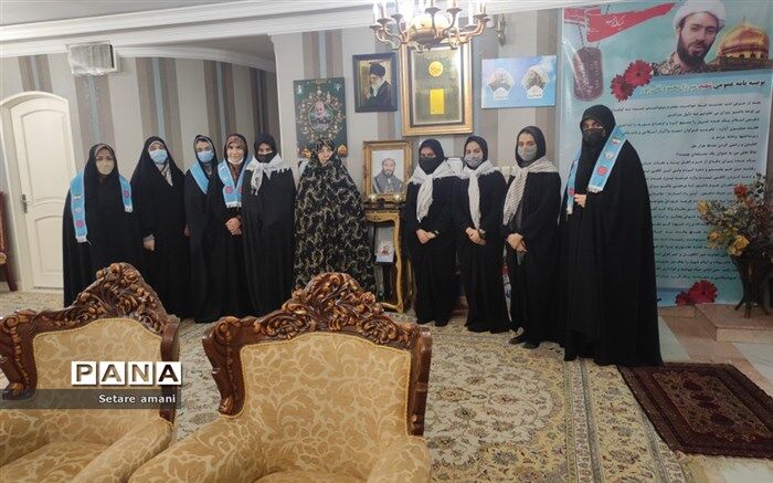 هر گاه دلتنگ فرزندم می شوم خود را با حضرت زینب (س) مقایسه می کنم