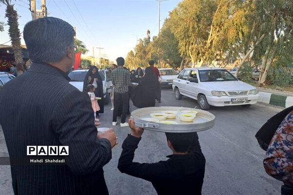 فعالیت موکب دانش‌آموزان و فرهنگیان زابل در مراسم اربعین حسینی(ع)