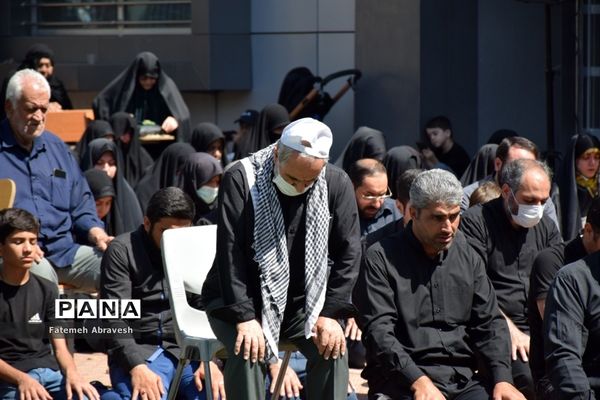 برپایی موکب شهدای فرهنگیان آموزش و پرورش منطقه ۱۴ در خیابان ۱۷ شهریور